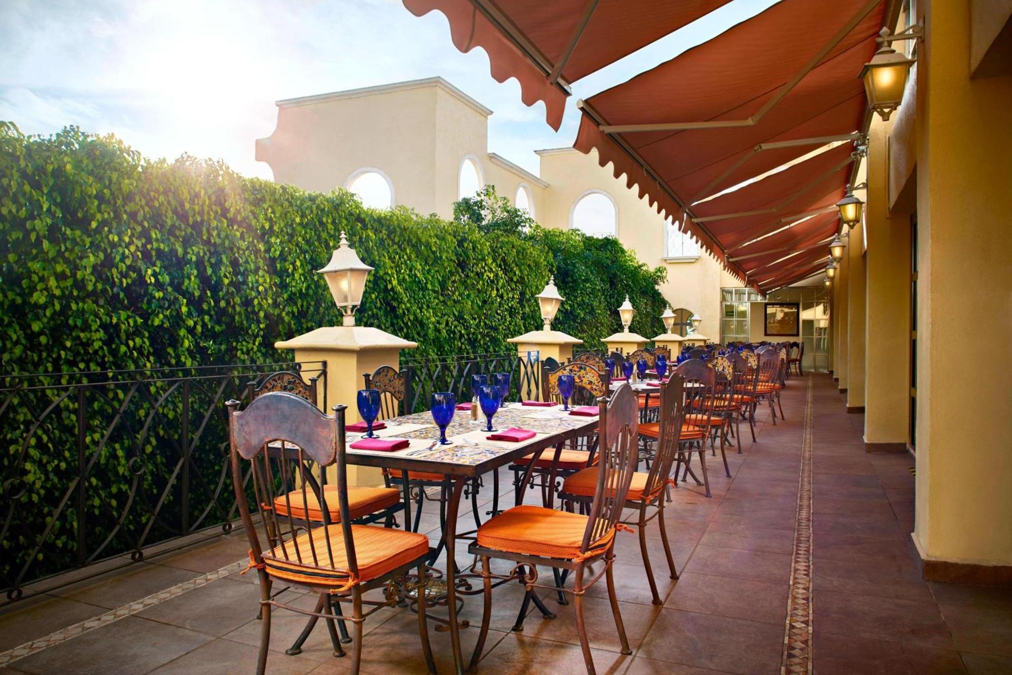 익스타판 데 라 살 메리어트 호텔, 스파 앤 컨벤션 센터 익스타판데라살 외부 사진 The Terrace