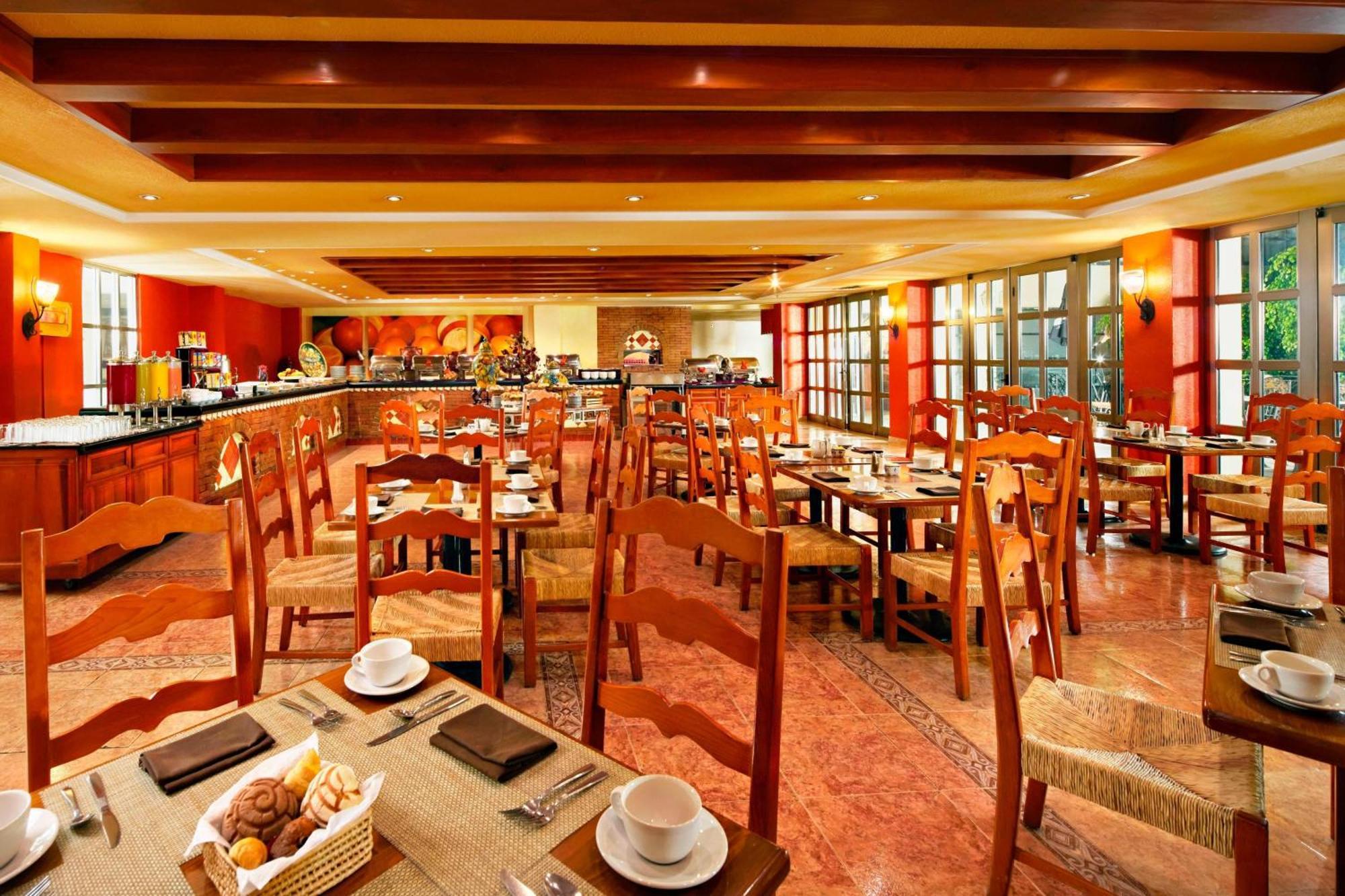 익스타판 데 라 살 메리어트 호텔, 스파 앤 컨벤션 센터 익스타판데라살 외부 사진 The restaurant