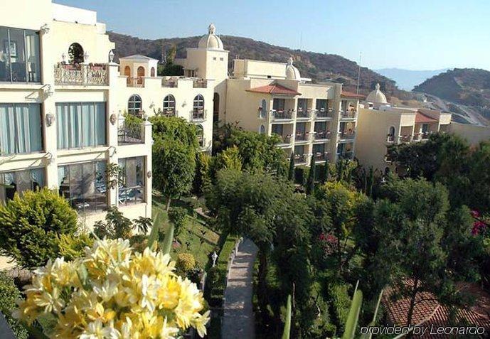 익스타판 데 라 살 메리어트 호텔, 스파 앤 컨벤션 센터 익스타판데라살 외부 사진 Residential buildings in Glyfáda