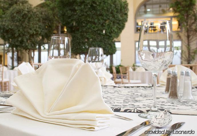 익스타판 데 라 살 메리어트 호텔, 스파 앤 컨벤션 센터 익스타판데라살 외부 사진 A table set for fine dining