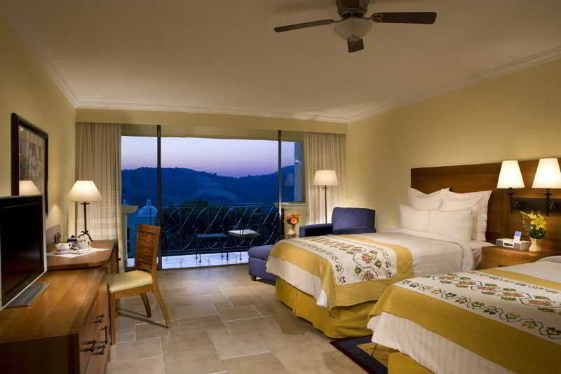 익스타판 데 라 살 메리어트 호텔, 스파 앤 컨벤션 센터 익스타판데라살 외부 사진 A guest room at the Four Seasons Resort