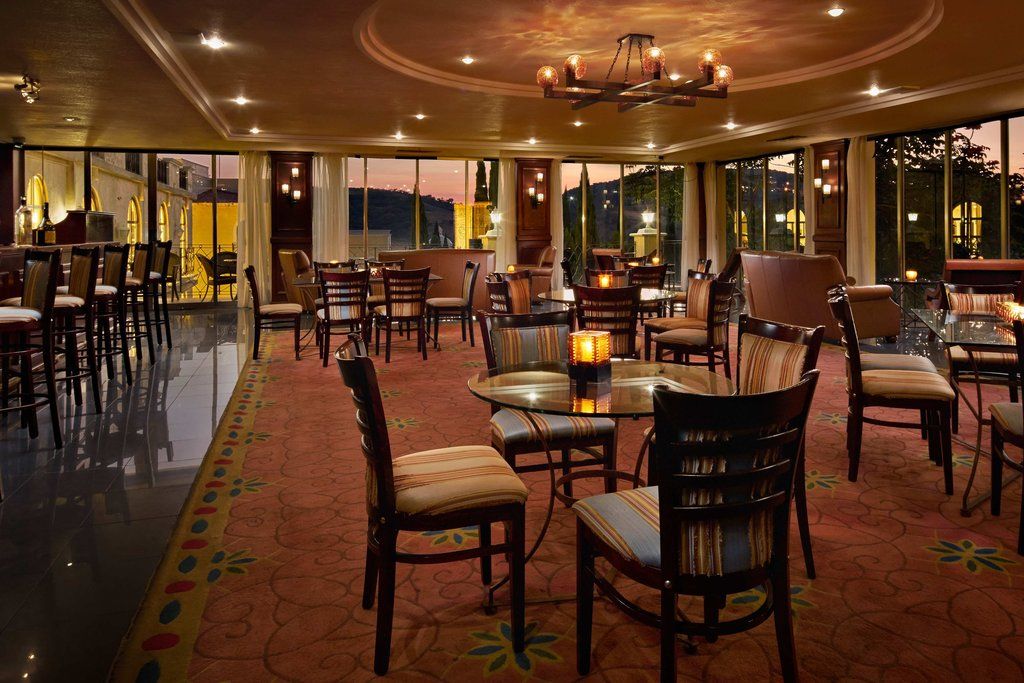 익스타판 데 라 살 메리어트 호텔, 스파 앤 컨벤션 센터 익스타판데라살 외부 사진 The lobby lounge at the Sheraton Club